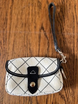 Dooney & Bourke Wristlet in Crem and White Quilted Fabric