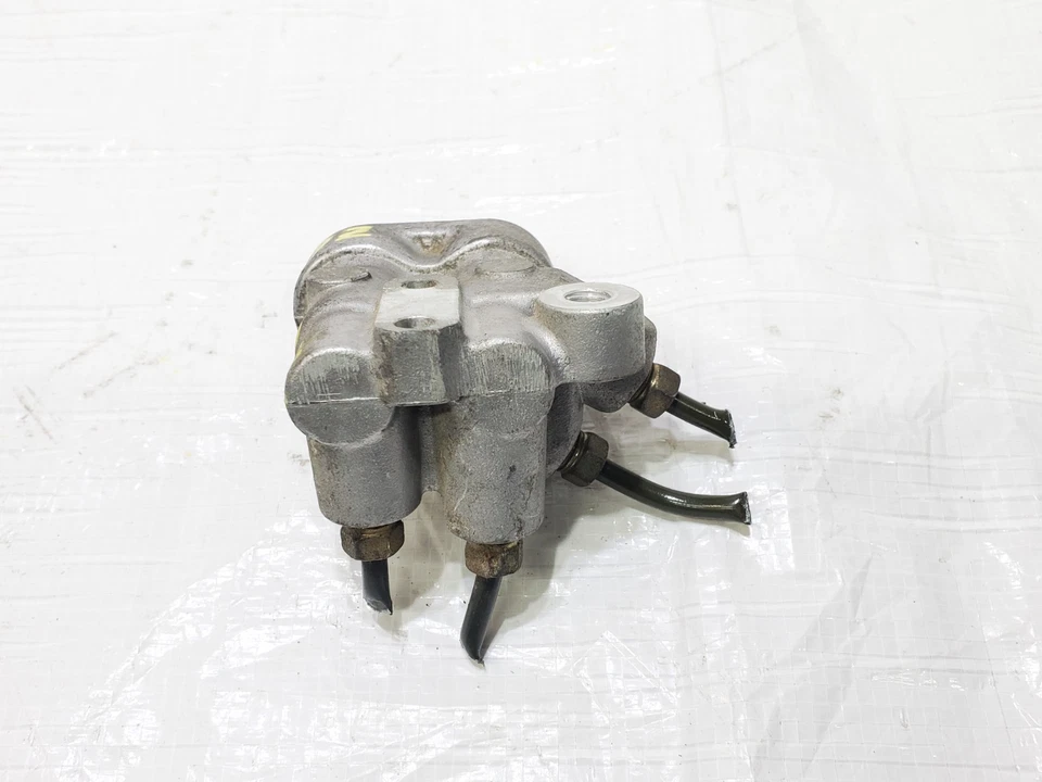 1997-2004 Subaru Legacy Pressure Metering Valve OEM 27674AC091 Foto 3 de 4