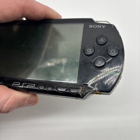 Sony PSP Go PSP-1001 PlayStation Portable - Black - POWERS ON - PARTS OR REPAIR