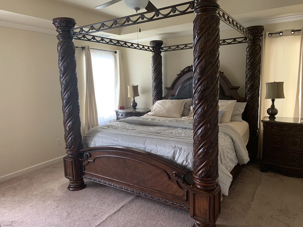 North Shore Canopy Bed Set
