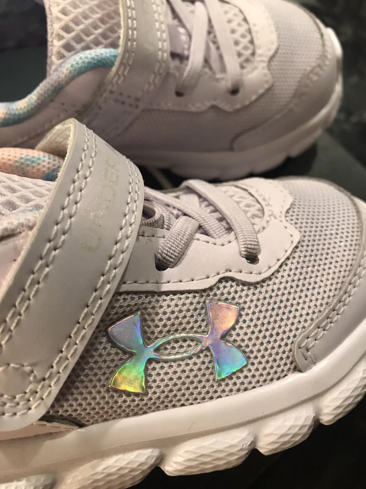 Under Armour GINF Assert 9 SKY Niñas Pequeñas Zapatos para Correr Talla 7K Nuevos en Caja Foto 3 de 4