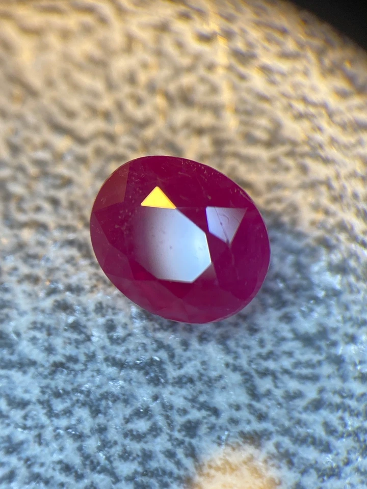 Ruby 1.40 carat AIG certified oval cut loose gemstone - Image 4 of 4