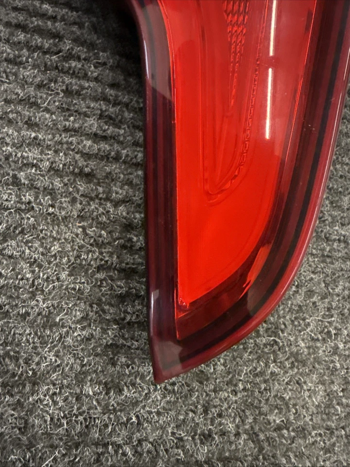 KIA SORENTO 2014-2015 LUZ TRASERA OEM LÁMPARA HALÓGENA LADO CONDUCTOR IZQUIERDO 92405 1U500 Foto 2 de 4