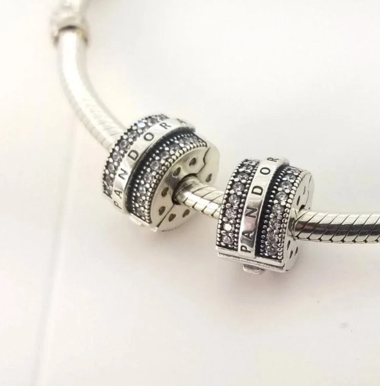 PANDORA Logo Clip Charm / Funkelnde Pavé-Reihen ( 799042C01 ) - Bild 2 von 4