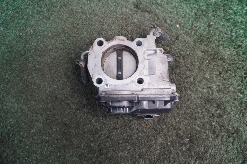 Toyota Scion XB 2013 2014 2015 2,4 L carrocería del acelerador fabricante original 80 k millas 22030-28071 Foto 2 de 4