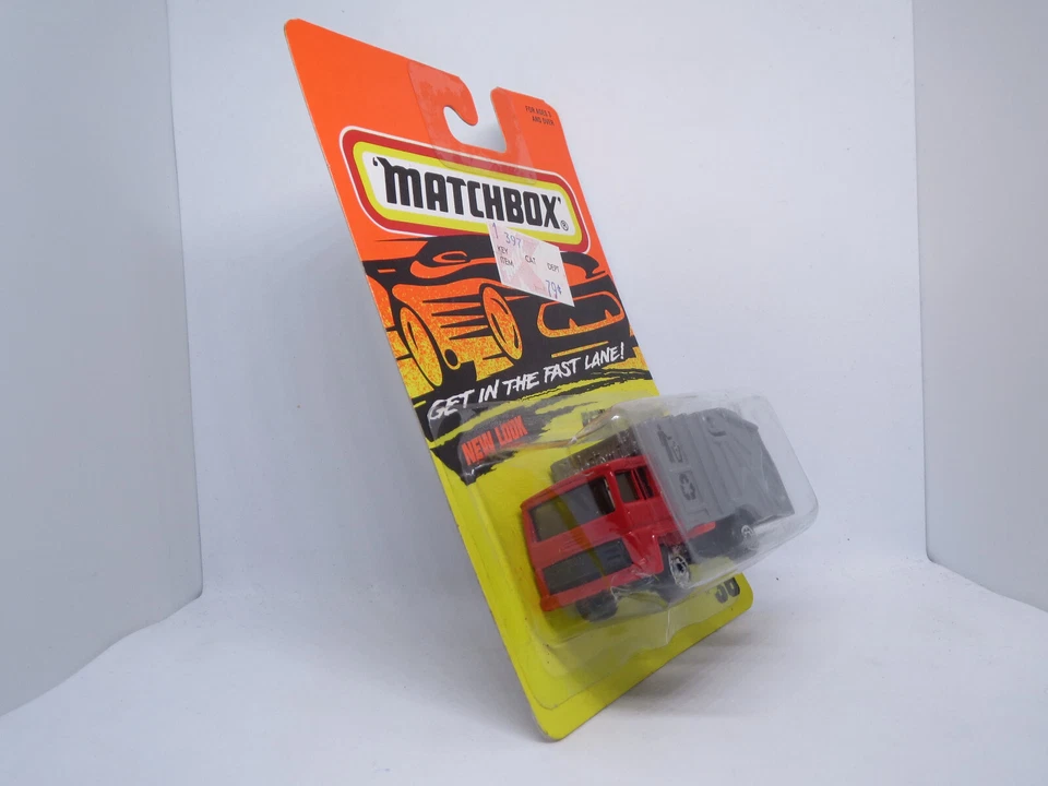 Matchbox REFUSE TRUCK 1996 red & grey Recycle #36/75 Superfast Vintage US Card - Image 3 of 4