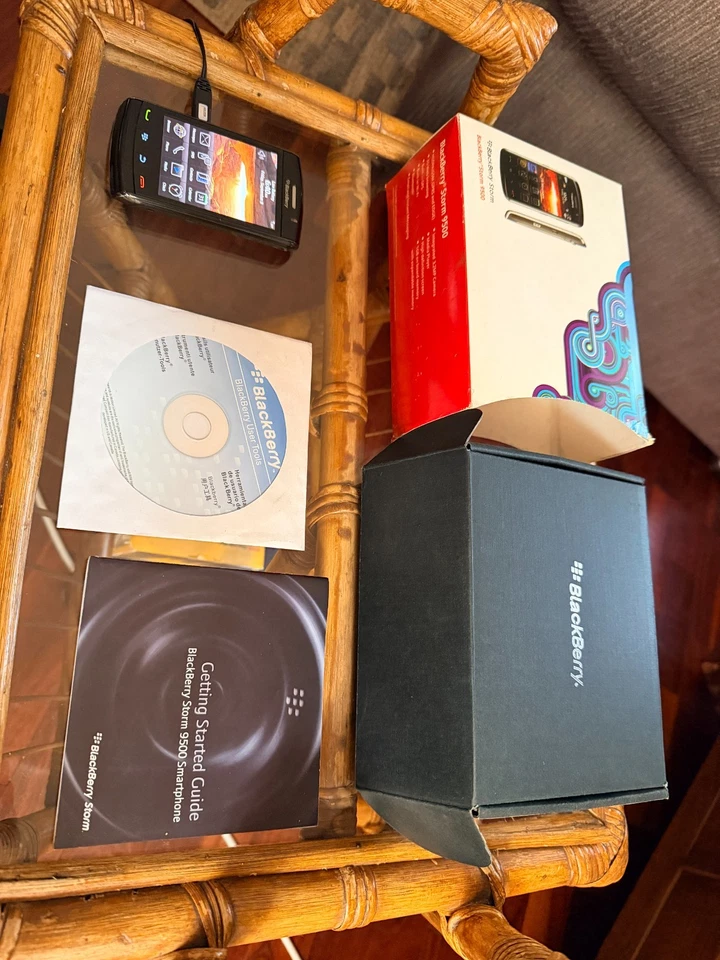 BlackBerry Storm - 1 GB - Black (Unlocked) - Image 2 of 4