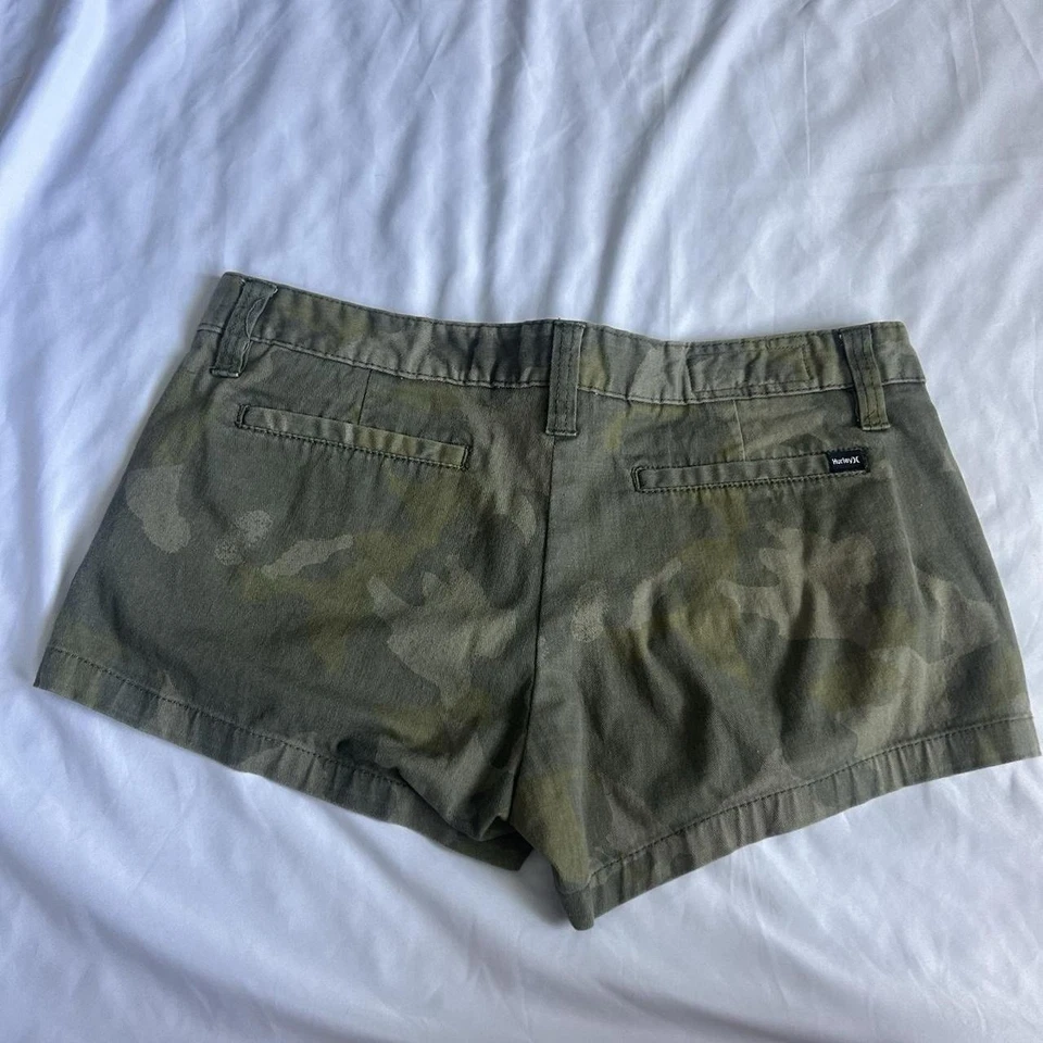 Y2K 低腰 Hurley 迷彩短裤 2000 年代 11 码 — 第 2/4 张图片