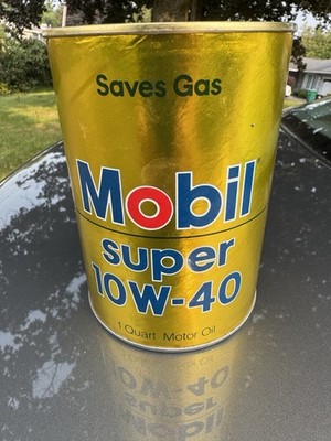 VINTAGE MOBIL SUPER 10W-40 MOTOR OIL  FULL QUART. MINT CONDITION.