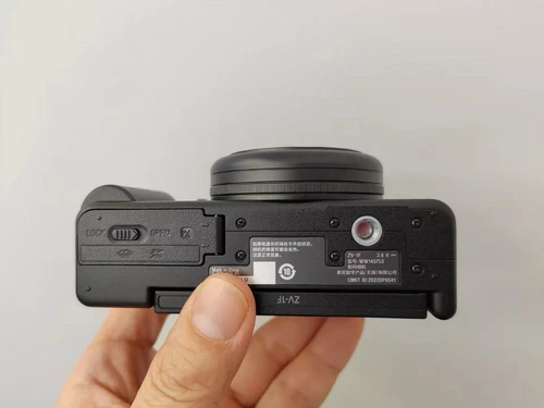 Sony ZV-1F 20.1MP 4K f/2 Vlogging Digital Camera - Black & Battery - Picture 15 of 15
