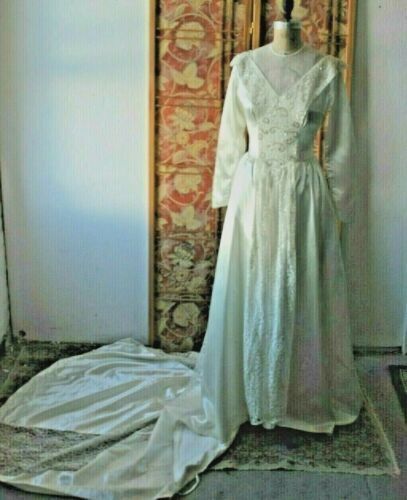 DELPOZO Beige Sheer Tulle Embellished Jeweled Dress Gown 36 DELPOZO Beige Sheer Tulle Embellished Jeweled Dress Gown 36