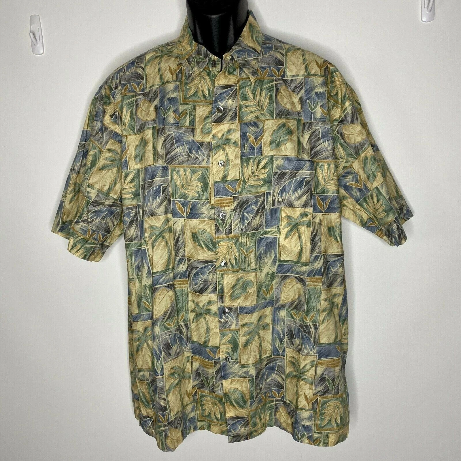 Tori Richard Hawaiian shirt Mens L Beige Blue Green Aloha Vacation Short Sleeve