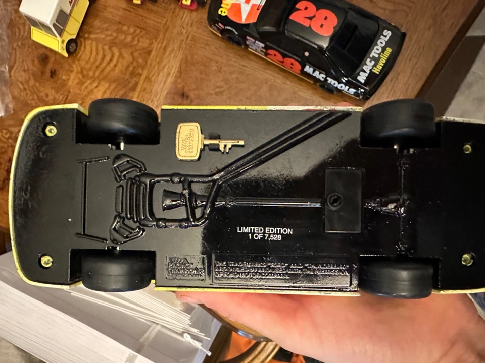 De colección 1994 Racing Champions Ernie Irvan #28 Mac Tools 1/24 Diecast Car Bank Foto 2 de 4