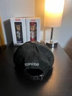 CHAPEAU 6 PANNEAUX LOGO SUPREME PIGMENT S