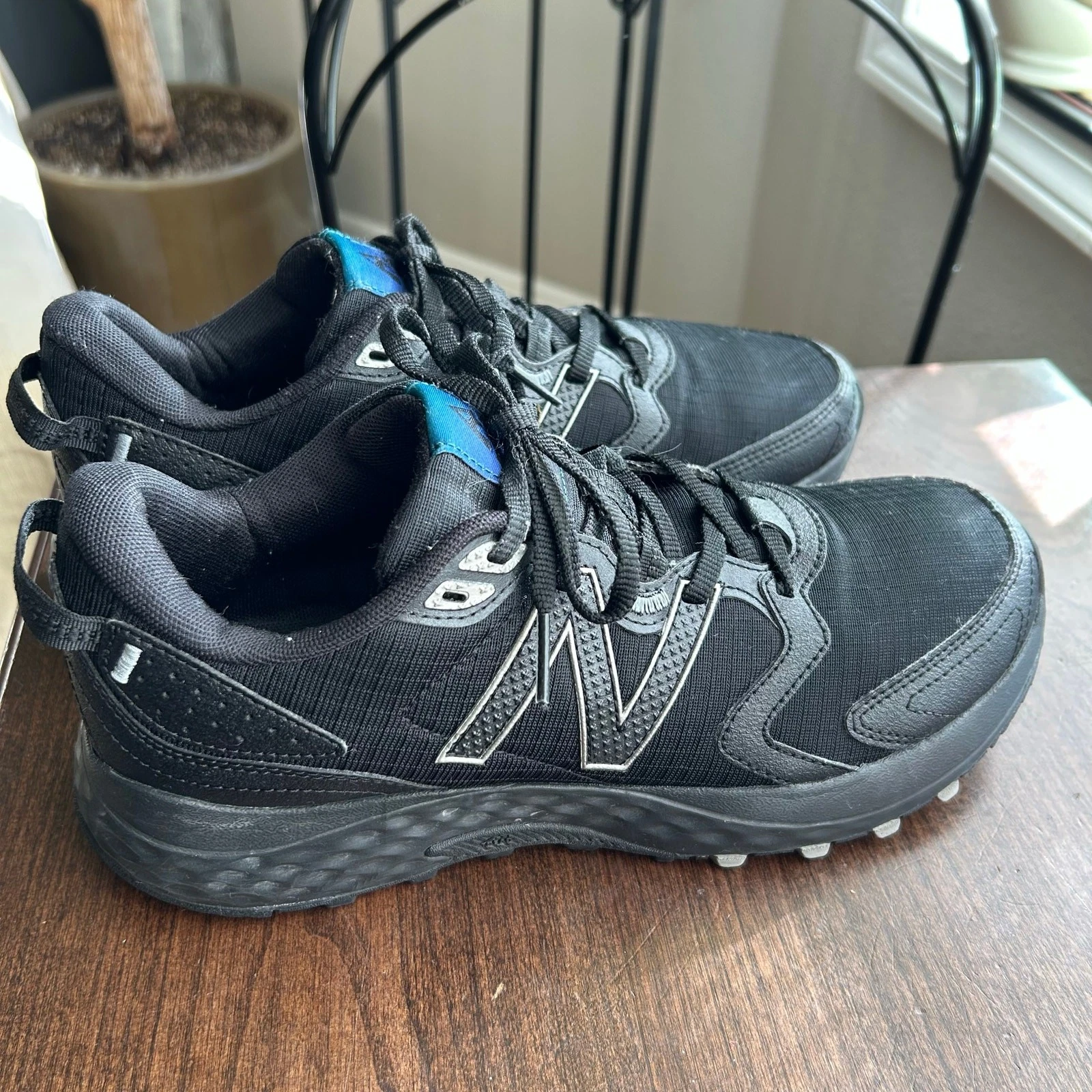 New Balance 410 V7 men's trail running shoes size 9 black