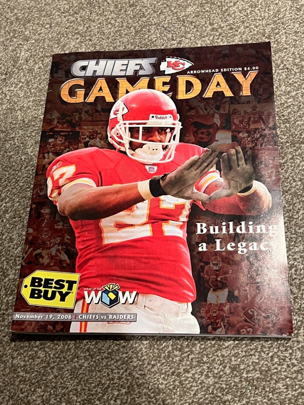 FOOTBALL PROGRAM KANSAS CITY CHIEFS OAKLAND RAIDERS 11/19 2006 LARRY JOHNSON