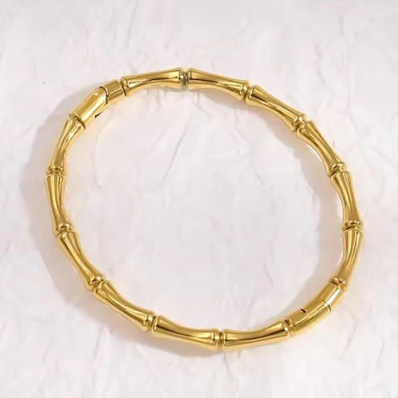 Brazalete de apertura estilo bambú de 6,5" de oro amarillo de 18k sobre plata de ley para mujer Foto 2 de 4