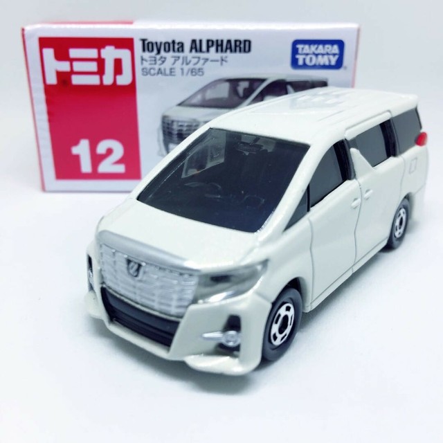 tomica toyota iq