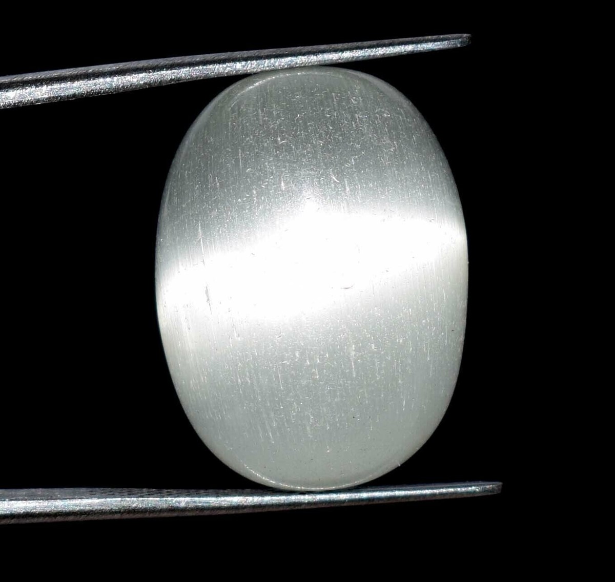 White Cat's Eye Oval 23.05 Ct Natural Gemstone Certified