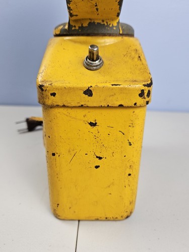 Vintage Dietz 665 Visi-Flash Construction Caution Light Converted to A/C Power - Picture 15 of 20