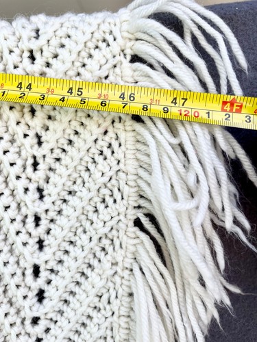 Homemade Cream Crocheted Chevron Blanket 46” by 72” Vtg Fringe Scalloped Edges - Foto 6 di 12