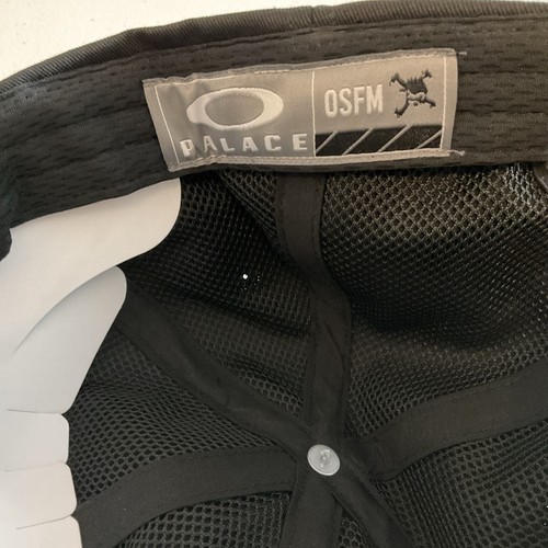 NUEVO CON ETIQUETAS PALACE x OAKLEY RARO 6 PANELES GORRA SOMBRERO NEGRO PLATA - Imagen 5 de 8