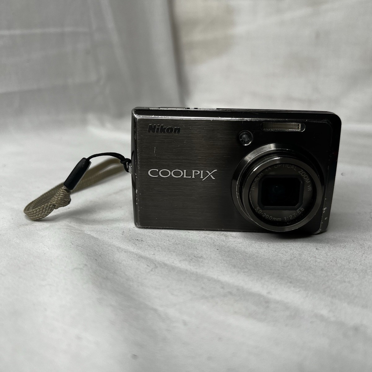 Nikon Coolpix S600 Megapixel Digital Camera For Parts or Repair