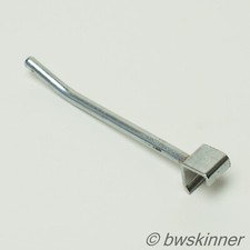 Appendiabiti/gancio a doghe in metallo da parete per negozio 10 cm.