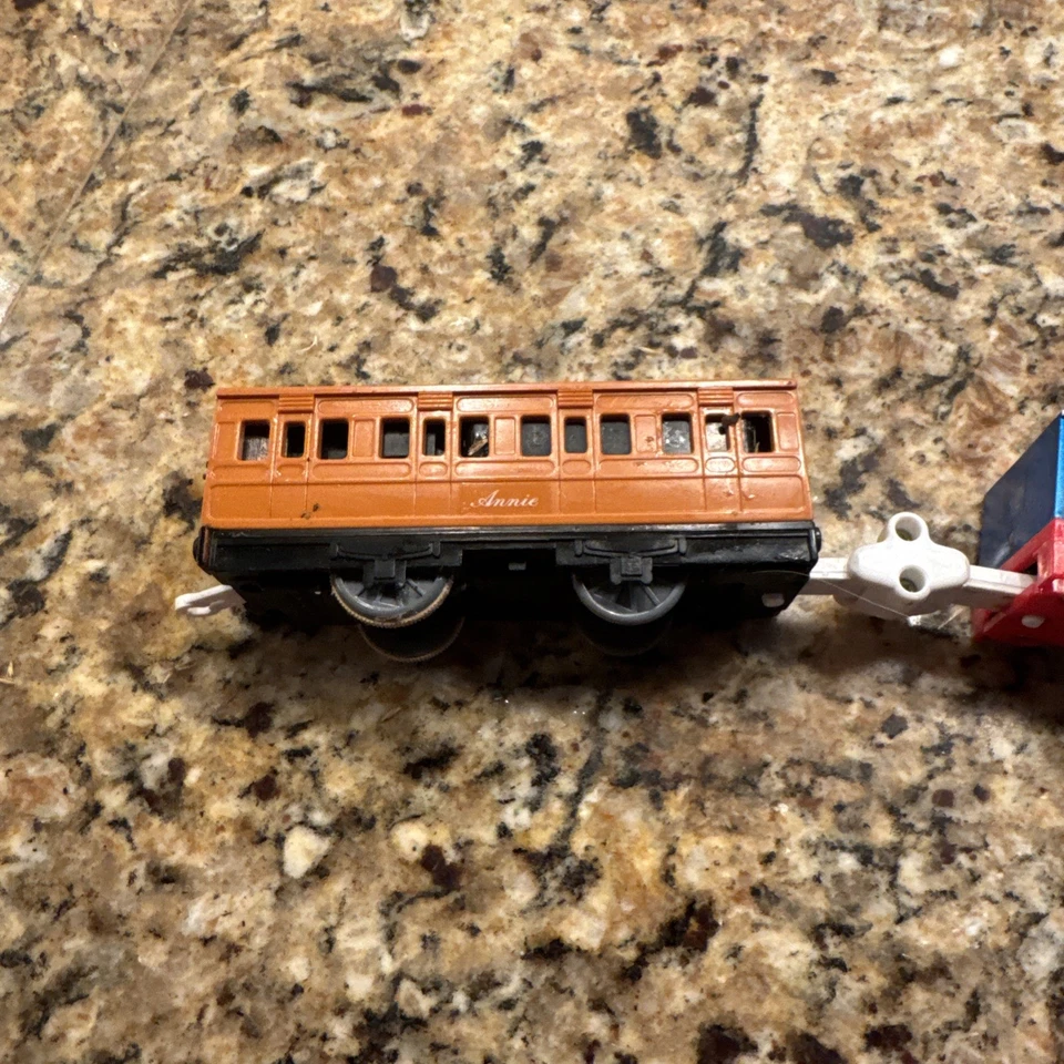 Tomy 2005 Thomas con Annie solo piezas no probadas Foto 4 de 4