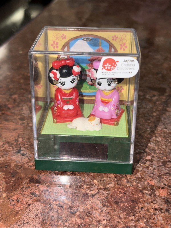 Solar Maiko Chan Twins with Sleeping Cat Figurine from Japan Solar Powered