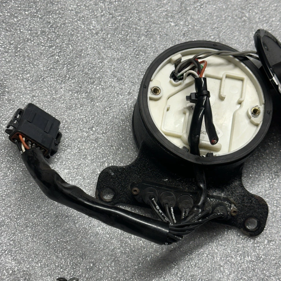 1998-2003 OEM Harley Sportster Dyna Speedometer & Mount - 67406-99A - Image 4 of 4