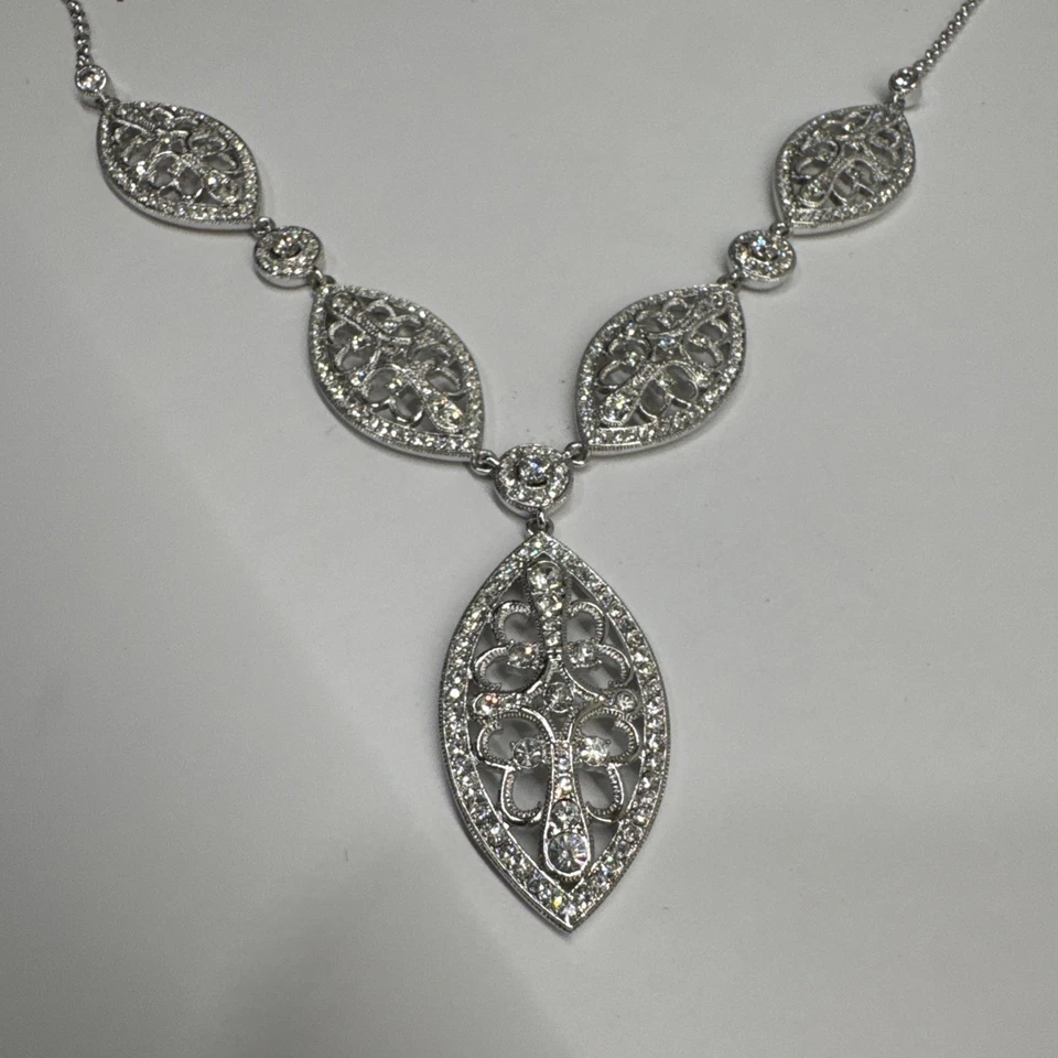 Nuevo con etiquetas Collar de lujo colgante de cristal tono plata Eliot Danori venta al por menor $150 Foto 2 de 4