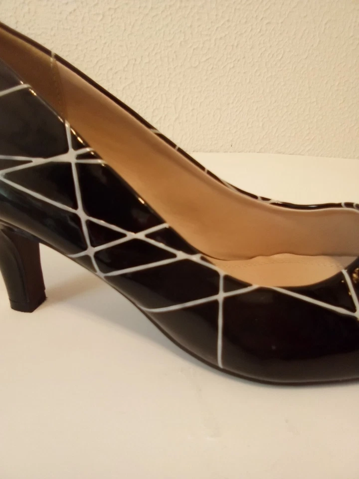 Beacon Fashion & Fit Black White Faux Patent Leather Pump 3 " Heels Sz 9.5 W - Image 3 of 4