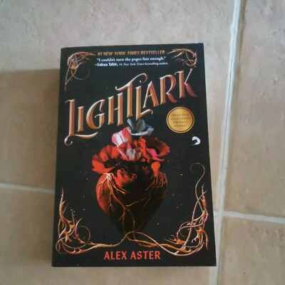 Alex Aster Lightlark (The Lightlark Saga Book 1)