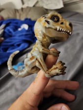 Fingerlings Doom Raptor Dinosaur T-Rex Bonehead Skeleton Dino 5" wowee