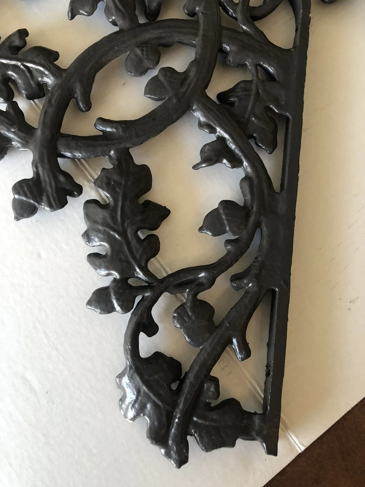 Ménsulas de bellota ornamentadas de hierro fundido vintage MUY PESADAS 18 X 18 1/2 X 14. Juego de 2 Foto 2 de 4