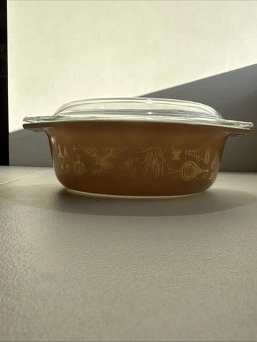 Vintage Pyrex  oval  Covered Casserole Dish 1/2 Quart w/ Lid Cookware