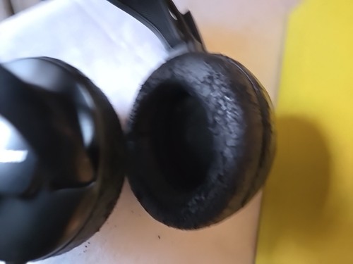 Koss UR-20 Corded Noise Reduction Over-Ear Stereo Headphones - Picture 4 of 10