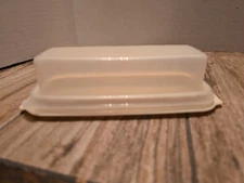 Vintage Rubbermaid Servin Saver Butter Stick Dish Keeper ~ Almond Sheer 0477 1