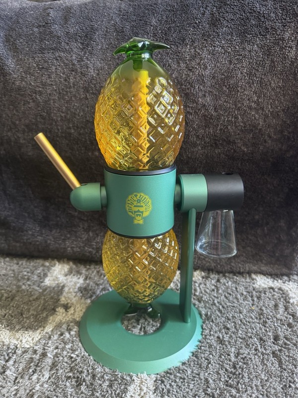 Stündenglass Gravity Hookah Bong Pineapple Glass Globe  With Ash Catcher
