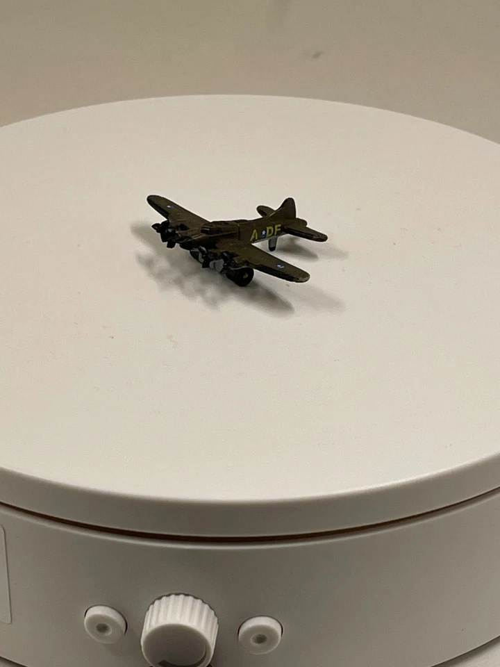 De colección Micro Máquinas Militar B-17 Fortaleza Voladora Combate Jet Juguete + Avión DC3 Foto 2 de 4