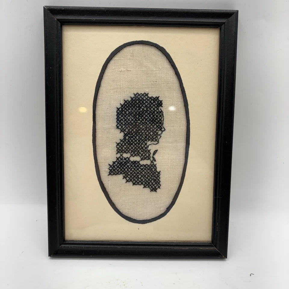 Par de retratos de perfil lateral con punta de aguja de silueta vintage enmarcados de regencia Foto 2 de 4