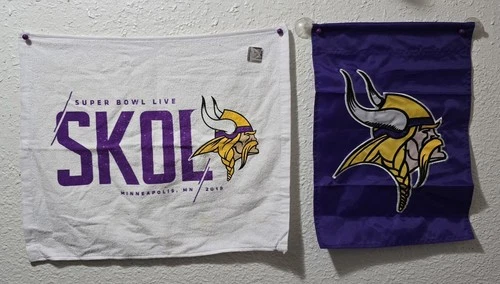 Minnesota Vikings Mini Window Banner W/Suction Cups &  NOS Super Bowl Towel-SKOL