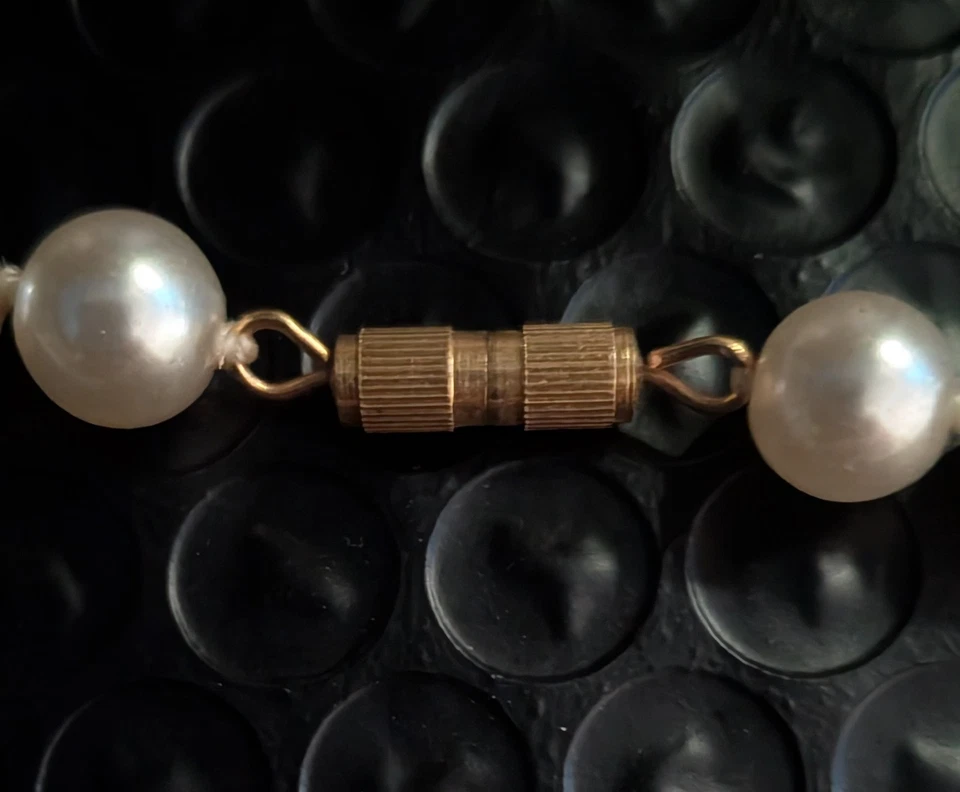 vintage white pearl necklace - Image 2 of 2