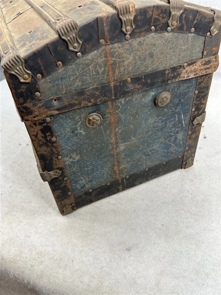 antiguo baúl cúpula superior hojalata madera muestra muñeca 16 x 10 x 9,5 siglo XIX original Foto 4 de 4