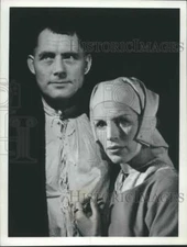 1963 Press Photo Robert Shaw and Yootha Joyce star in "Luther". - mjx44931