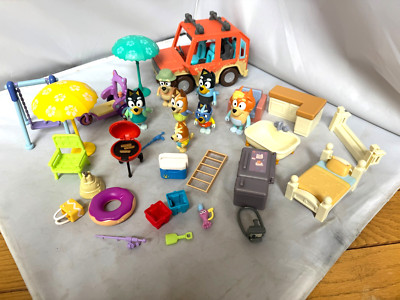Ludo Studio Moose Toys Bluey Dollhouse Barbecue Jeep Playground backyard Lot