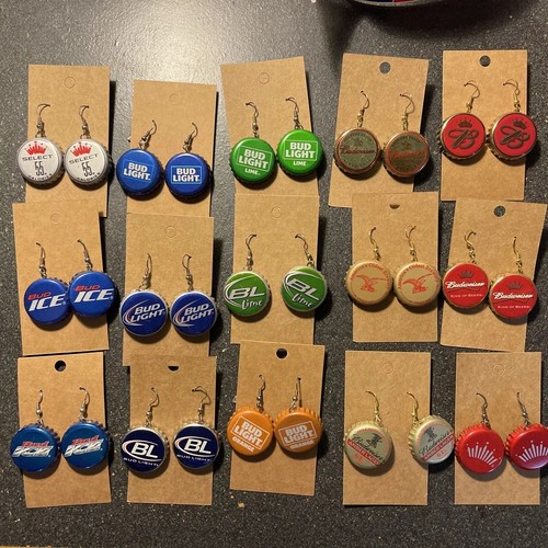 Budweiser Bier Kronkorken Ohrring 15er Set Mädchen Nacht Glitzer Sorte - Bild 1 von 14