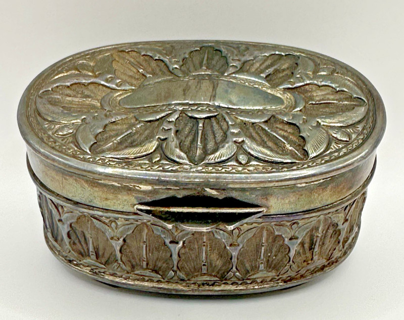 Antique 800 Silver Repousse Trinket Box Hinged Keepsake Makers Mark Velvet 62g