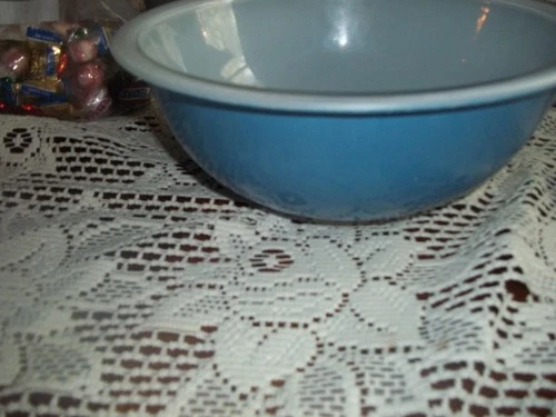 Vintage Pyrex mixing bowl